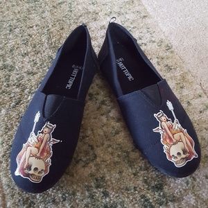 Hot Topic slip on shoes size 5/6